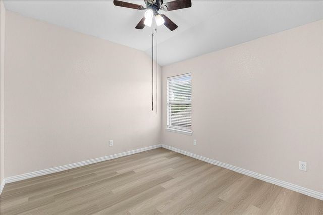 710 Woodcrest Drive, Ennis, TX 75119