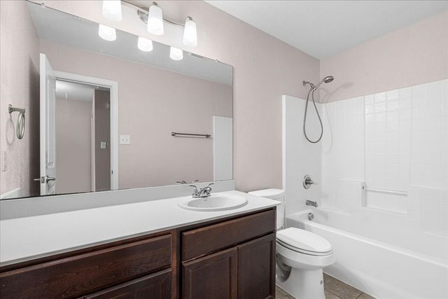 710 Woodcrest Drive, Ennis, TX 75119