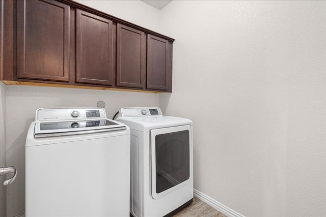 710 Woodcrest Drive, Ennis, TX 75119