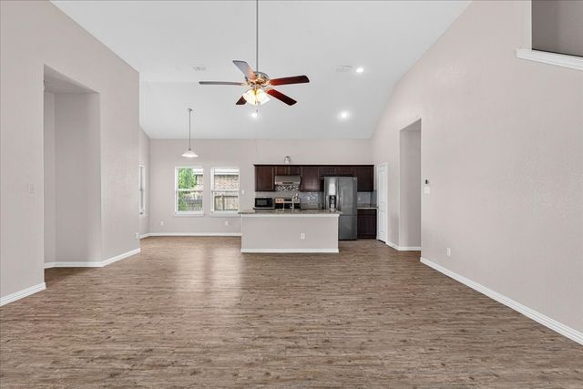 710 Woodcrest Drive, Ennis, TX 75119