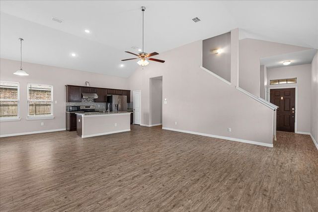 710 Woodcrest Drive, Ennis, TX 75119