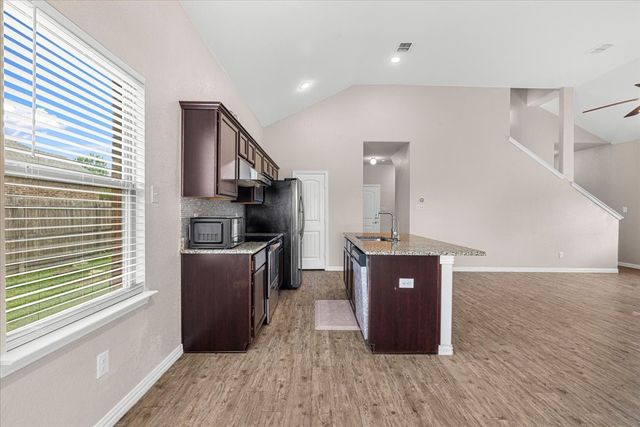 710 Woodcrest Drive, Ennis, TX 75119