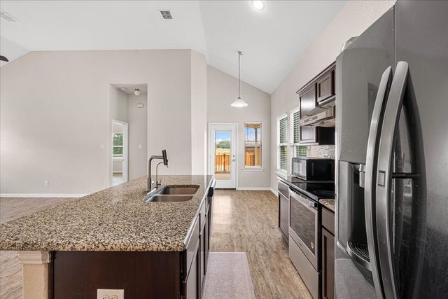 710 Woodcrest Drive, Ennis, TX 75119