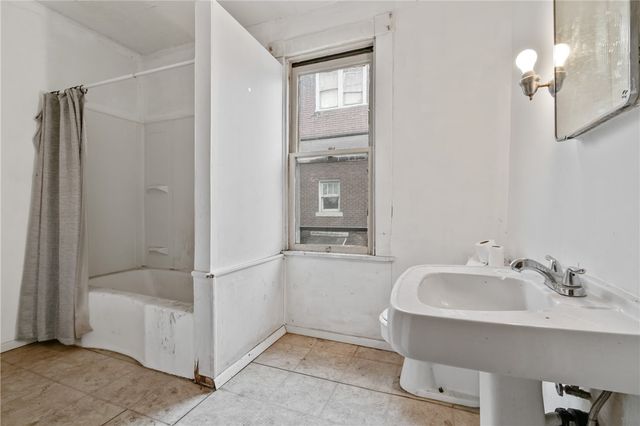 138 S 5th St, Duquesne, PA 15110