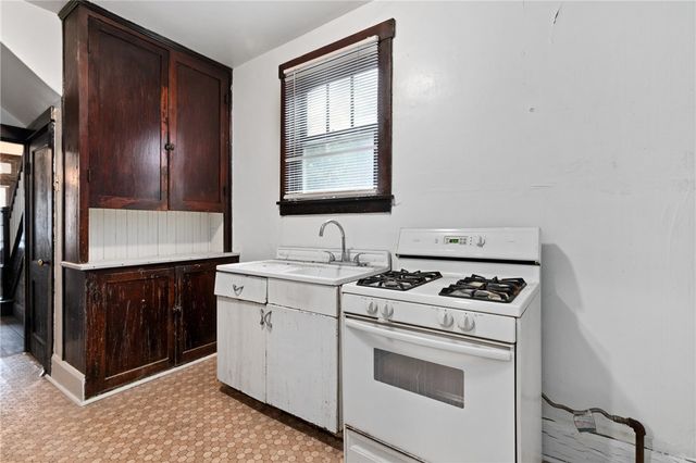 138 S 5th St, Duquesne, PA 15110