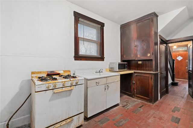 138 S 5th St, Duquesne, PA 15110