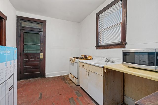 138 S 5th St, Duquesne, PA 15110