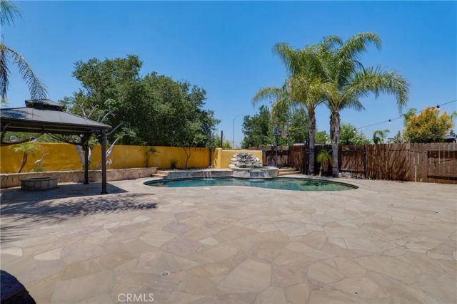 12229 Canyon Hill, Sylmar, CA 91342