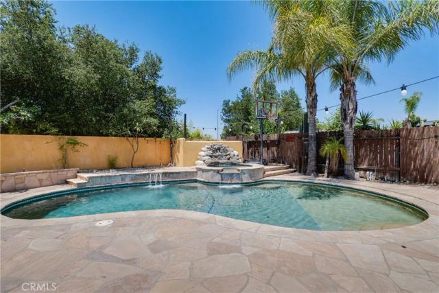 12229 Canyon Hill, Sylmar, CA 91342