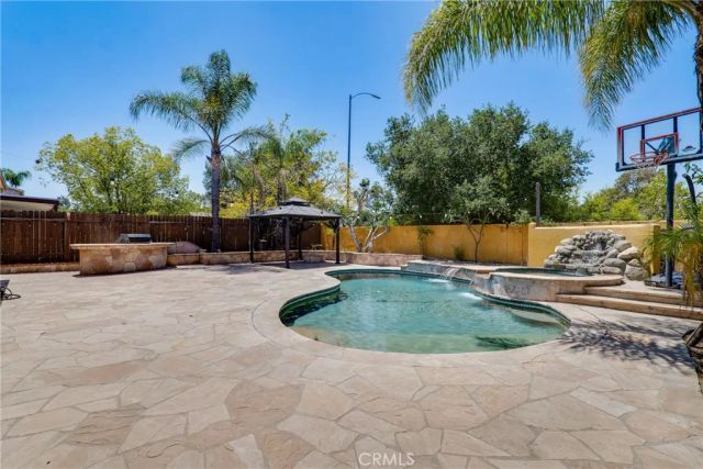 12229 Canyon Hill, Sylmar, CA 91342
