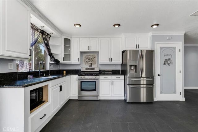 12229 Canyon Hill, Sylmar, CA 91342