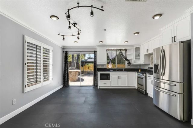 12229 Canyon Hill, Sylmar, CA 91342