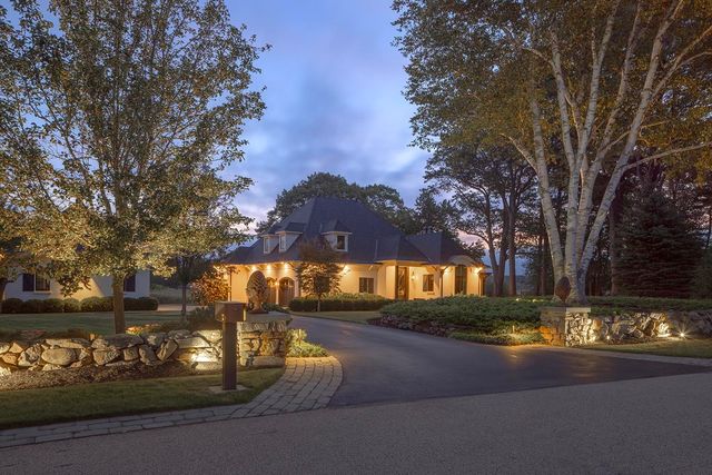 12 Runnymede Drive, North Hampton, NH 03862