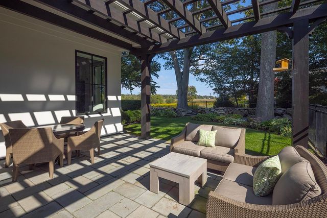 12 Runnymede Drive, North Hampton, NH 03862