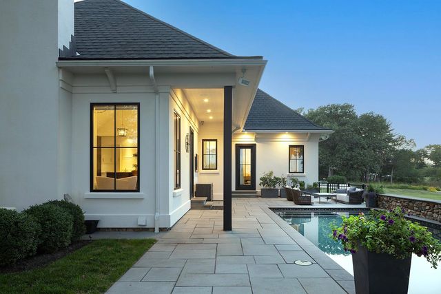 12 Runnymede Drive, North Hampton, NH 03862