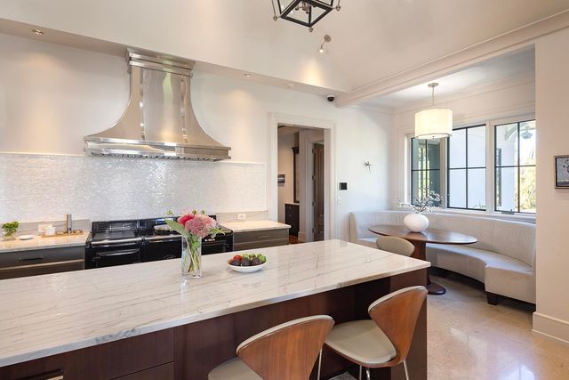 12 Runnymede Drive, North Hampton, NH 03862