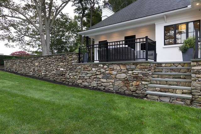 12 Runnymede Drive, North Hampton, NH 03862