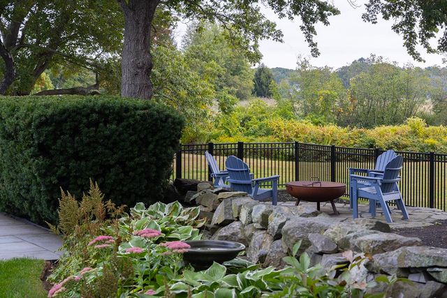 12 Runnymede Drive, North Hampton, NH 03862