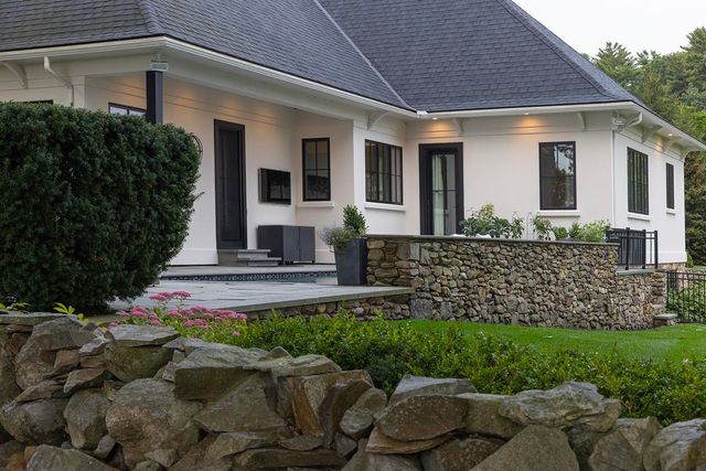 12 Runnymede Drive, North Hampton, NH 03862