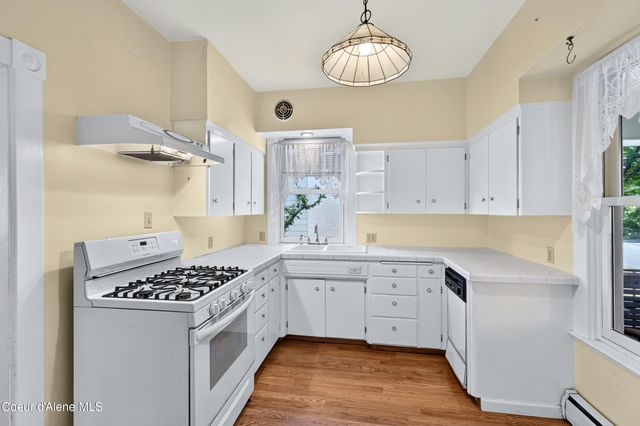 911 E Lakeside AVE, Coeur D'alene, ID 83814