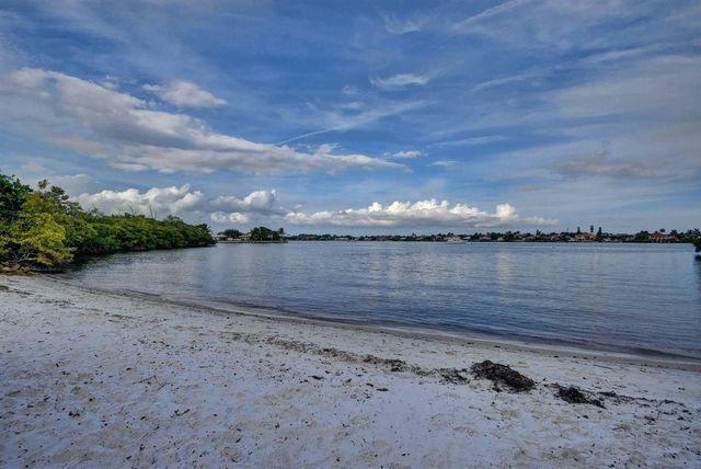 1100 Scotia Drive 104, Hypoluxo, FL 33462