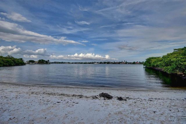 1100 Scotia Drive 104, Hypoluxo, FL 33462