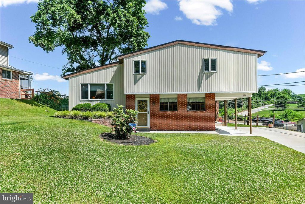 798 CAPRI CIR, Upper Chichester, PA 19061