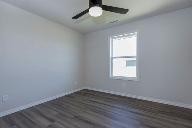 1301 S Mahn Avenue, Springfield, MO 65802