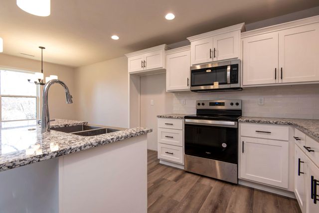 1301 S Mahn Avenue, Springfield, MO 65802