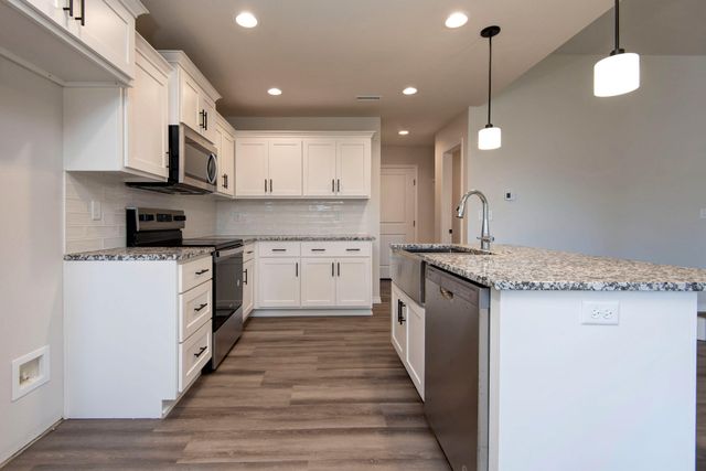 1301 S Mahn Avenue, Springfield, MO 65802