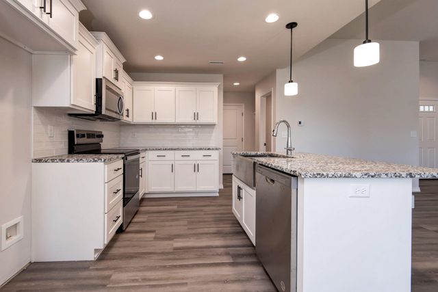 1301 S Mahn Avenue, Springfield, MO 65802