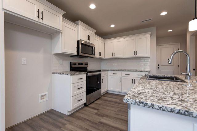 1301 S Mahn Avenue, Springfield, MO 65802