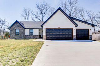 1301 S Mahn Avenue, Springfield, MO 65802
