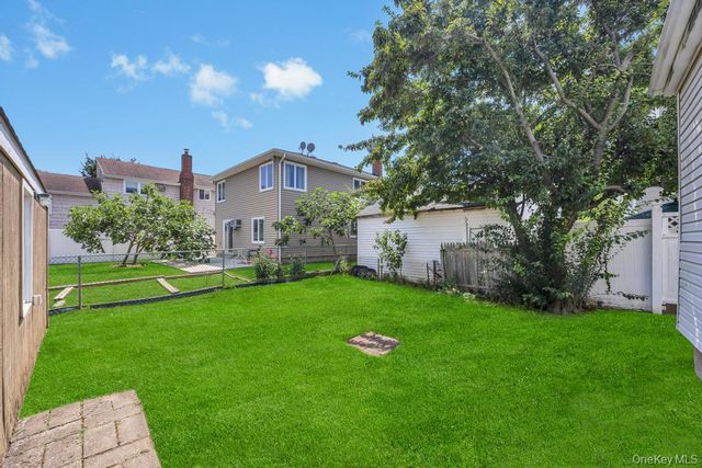 10 Dorothy Court, Merrick, NY 11566