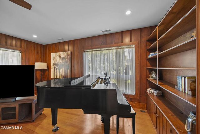 2375 Laguna Circle Drive, Agoura Hills, CA 91301