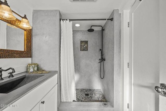 2375 Laguna Circle Drive, Agoura Hills, CA 91301