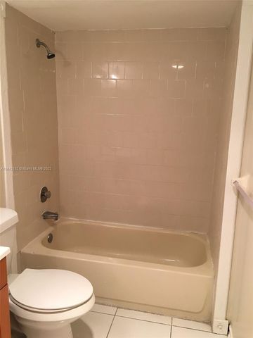 4170 Inverrary Drive 111, Lauderhill, FL 33319