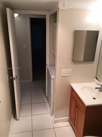 4170 Inverrary Drive 111, Lauderhill, FL 33319
