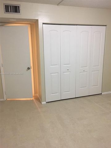 4170 Inverrary Drive 111, Lauderhill, FL 33319
