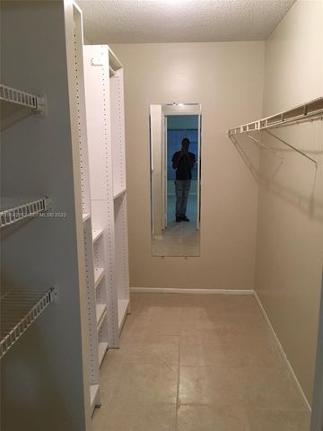 4170 Inverrary Drive 111, Lauderhill, FL 33319