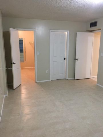 4170 Inverrary Drive 111, Lauderhill, FL 33319