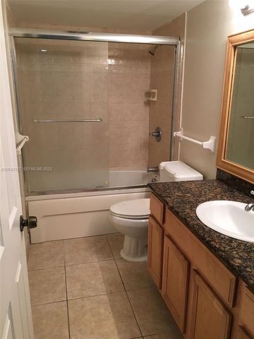 4170 Inverrary Drive 111, Lauderhill, FL 33319