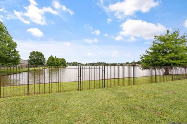 32846 Briar Oak Dr, Walker, LA 70785