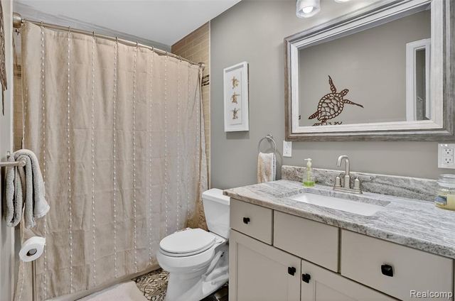 143 E Bay Drive, Walled Lake, MI 48390