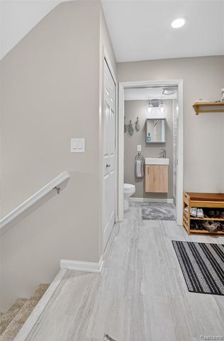 143 E Bay Drive, Walled Lake, MI 48390