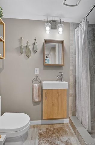 143 E Bay Drive, Walled Lake, MI 48390