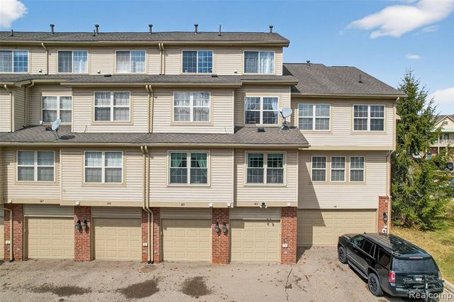 143 E Bay Drive, Walled Lake, MI 48390