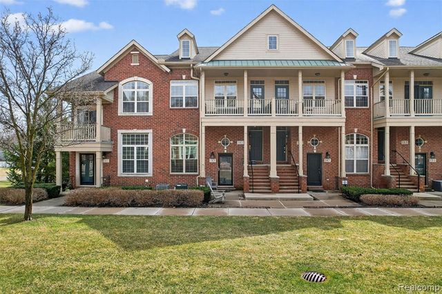 143 E Bay Drive, Walled Lake, MI 48390