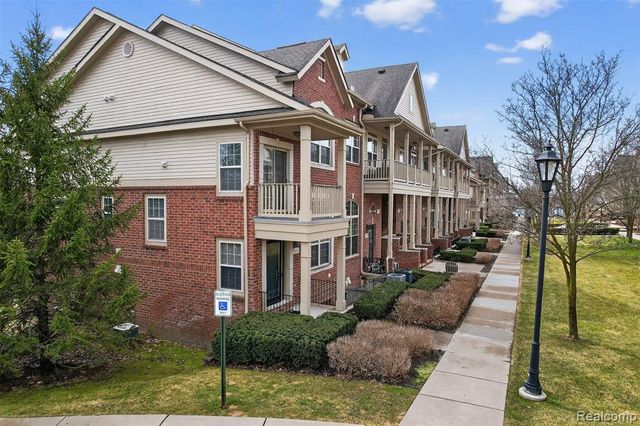 143 E Bay Drive, Walled Lake, MI 48390