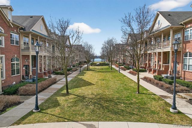 143 E Bay Drive, Walled Lake, MI 48390